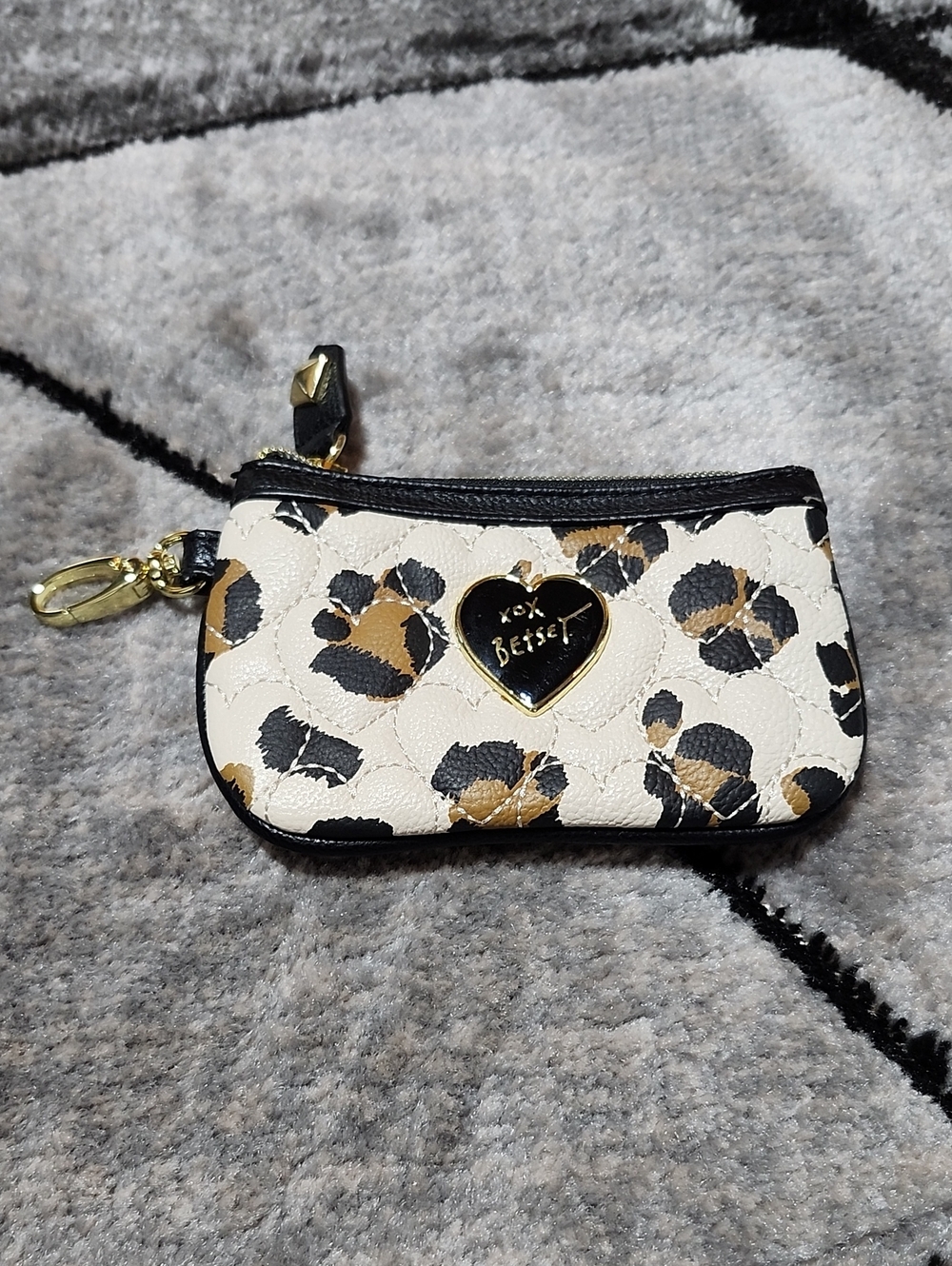 BETSEY JOHNSON QUILTED LEOPARD PRINT HEART-SHAPED LOGO ID COIN WALLET PURSE